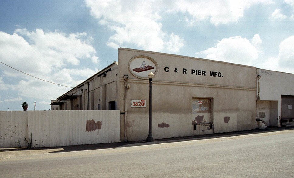More Photos Of 3888 Commerce St, Riverside Manufacturing For Lease