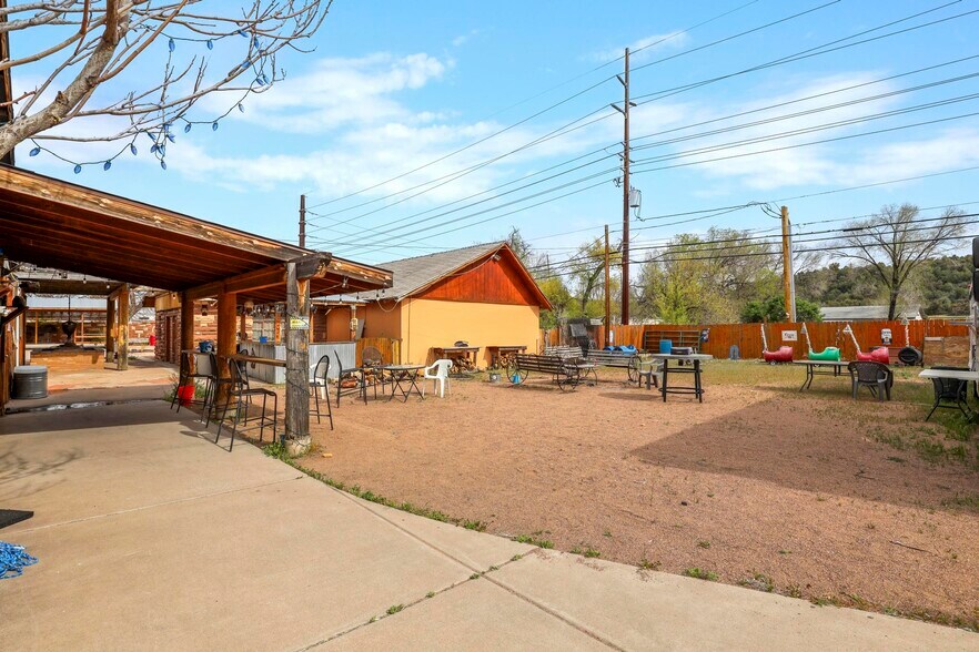 More Photos Of 607 W Main St, Payson Bar For Sale