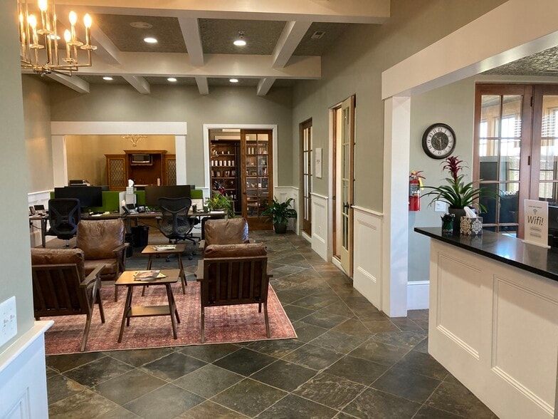 More Photos Of 1531 E Bradford Pky, Springfield Medical For Lease