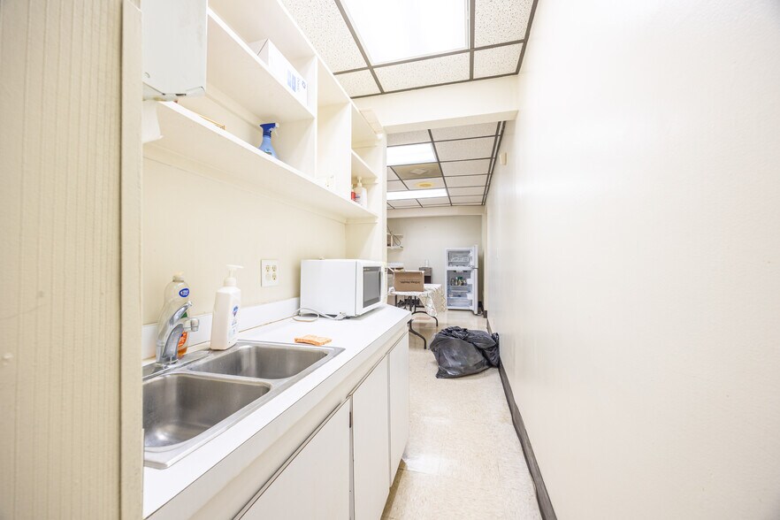 More Photos Of 1226 SW Main Blvd, Lake City Medical For Sale