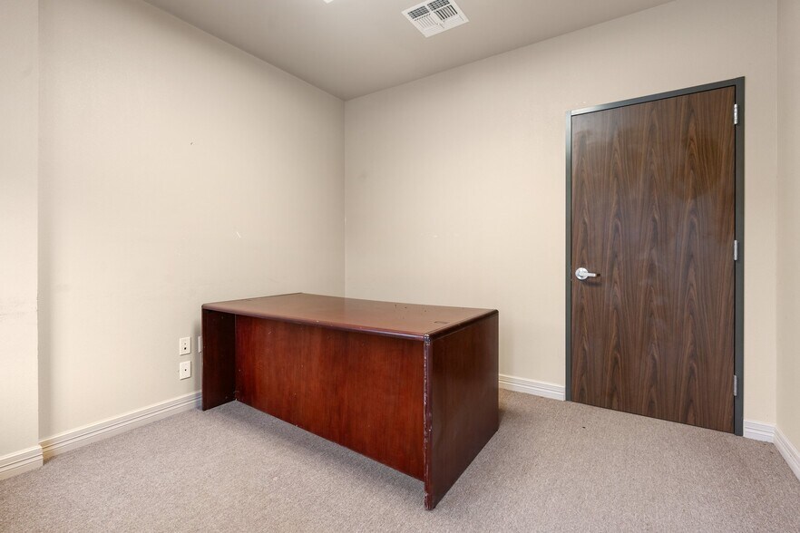 More Photos Of 18920 Freeport Dr, Montgomery Industrial For Sale