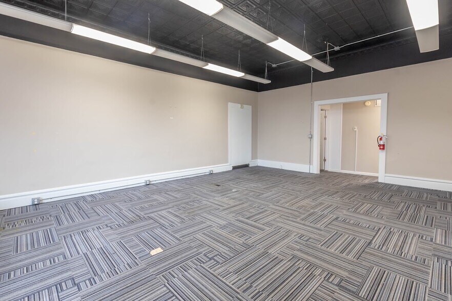 More Photos Of 1 E High St, London Storefront Retail Residential For Lease