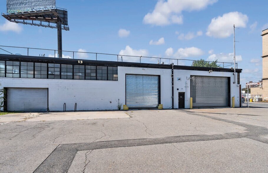 More Photos Of 2710 49th Ave, Long Island City Warehouse For Lease