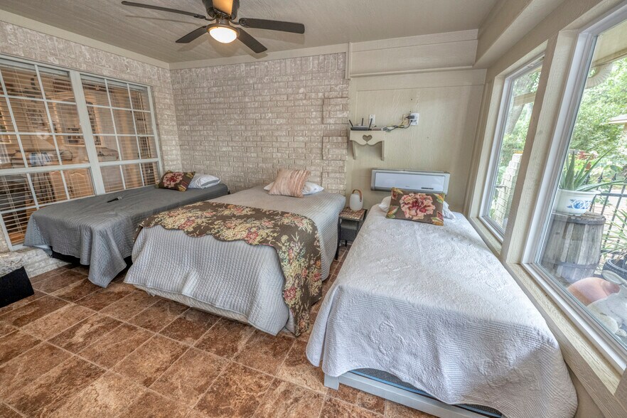 More Photos Of 1440-A TX-237, Round Top Flex For Sale