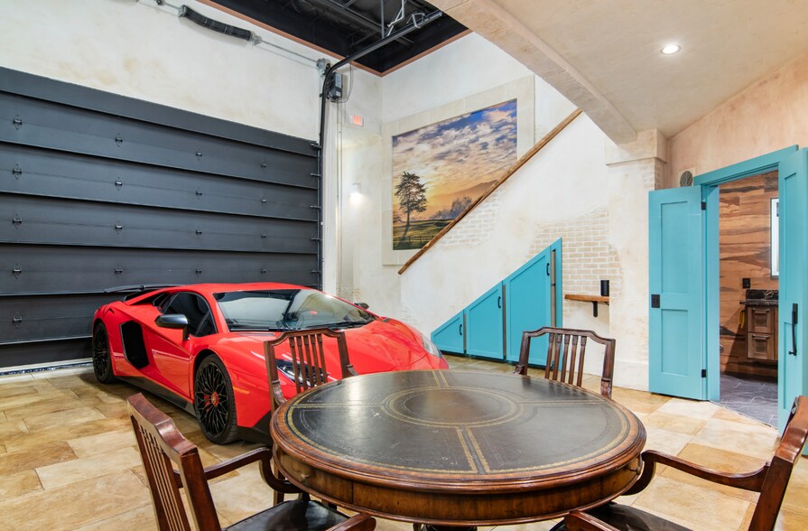 More Photos Of 7231 Stonewall Bnd, San Antonio Flex For Sale