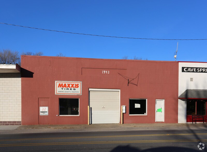 More Photos Of 127 S Main St, Cave Springs Storefront For Sale