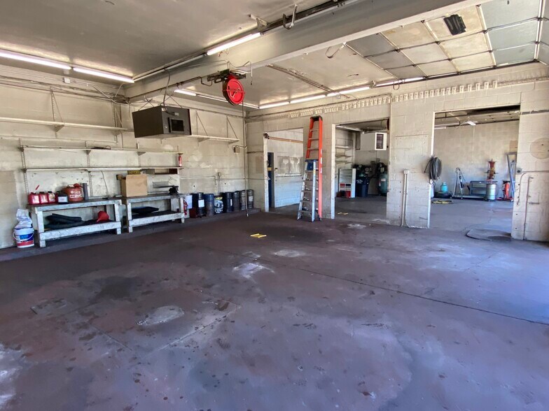 More Photos Of 1700 E Old Shakopee Rd, Minneapolis Auto Repair For Sale