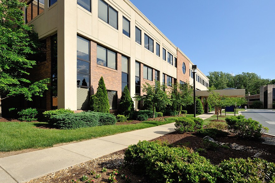 More Photos Of 18101 Prince Phillip Dr, Olney Unknown For Lease