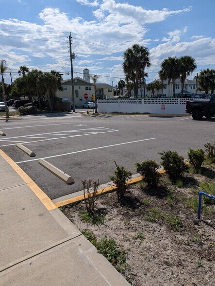 More Photos Of 128 S Atlantic Ave, Daytona Beach Freestanding For Sale