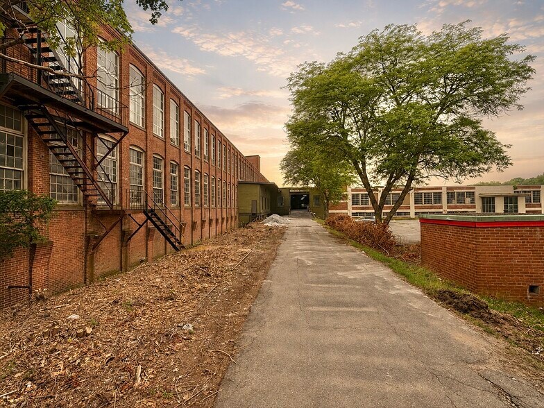 More Photos Of 620 Spring St, North Dighton Warehouse For Lease