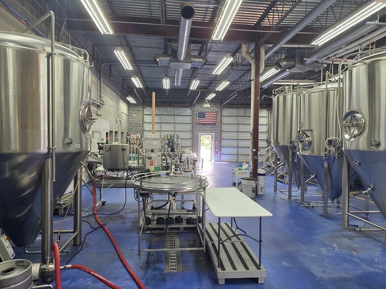 More Photos Of 5 Payne Ave, Rockland Flex For Sale