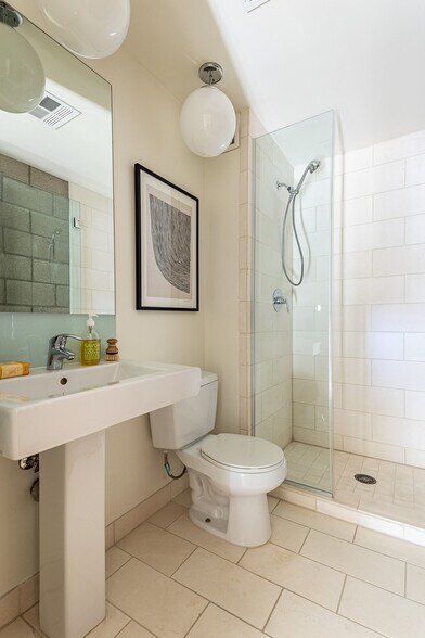 More Photos Of 3450 Cahuenga Blvd W, Los Angeles Office Residential For Lease