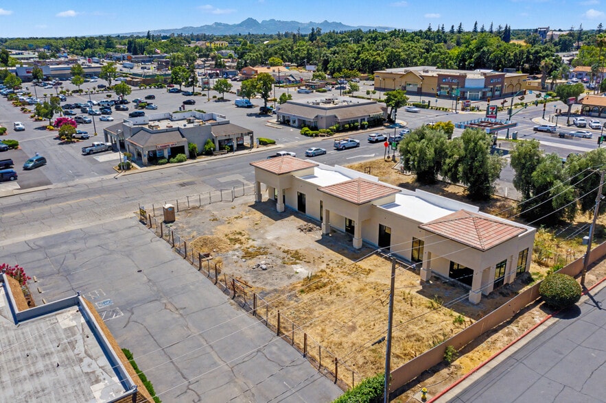 More Photos Of 21 E Gridley Rd, Gridley Office For Sale