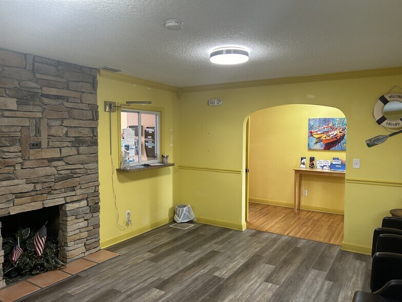 More Photos Of 200 Mission Rd, Palatka Medical For Sale