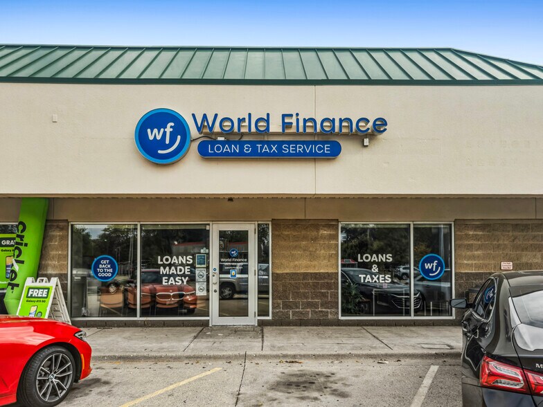More Photos Of 1800 N Knoxville Ave, Peoria General Retail For Sale