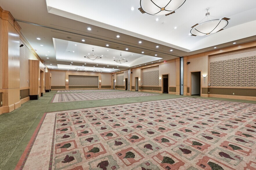 More Photos Of 14 Mechanic St, Southbridge Hotel For Sale