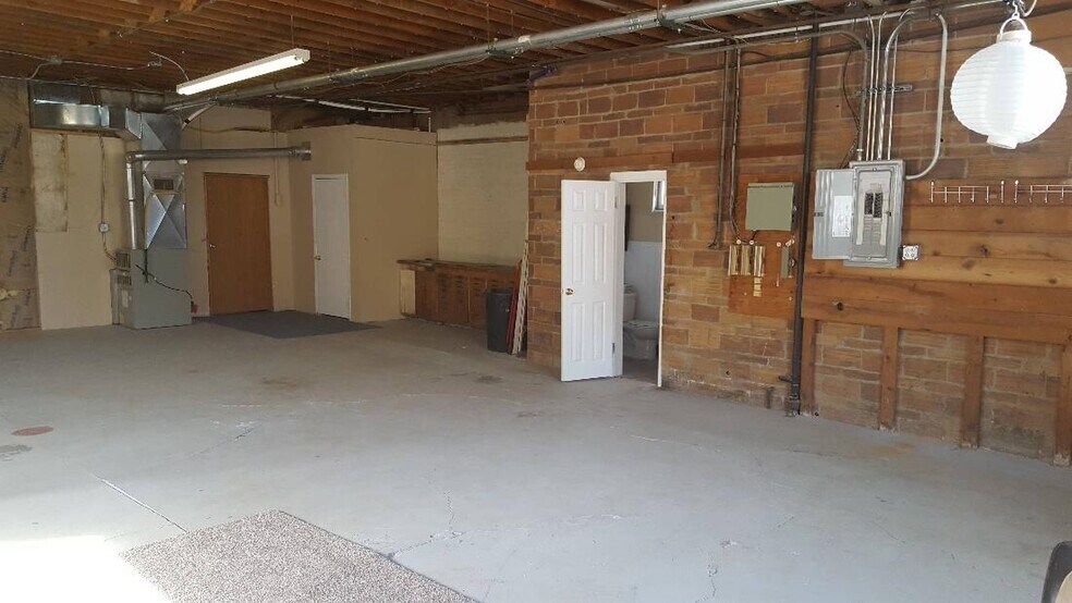 More Photos Of 112 NW 2nd Ave, Mandan Storefront Retail Residential For Lease