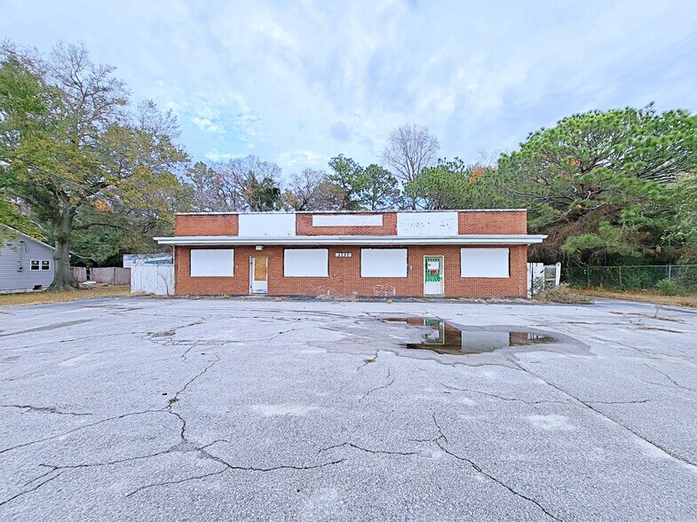 More Photos Of 3737 Boone Trl, Fayetteville Convenience Store For Sale