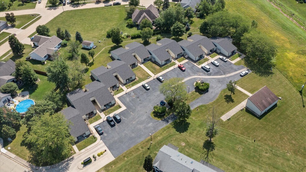 More Photos Of 111 Bannon Dr, Dwight Apartments For Sale