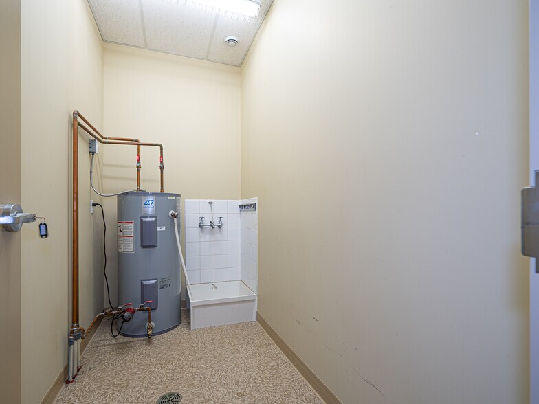 More Photos Of 88 Auto rd, Lloydminster Office For Lease