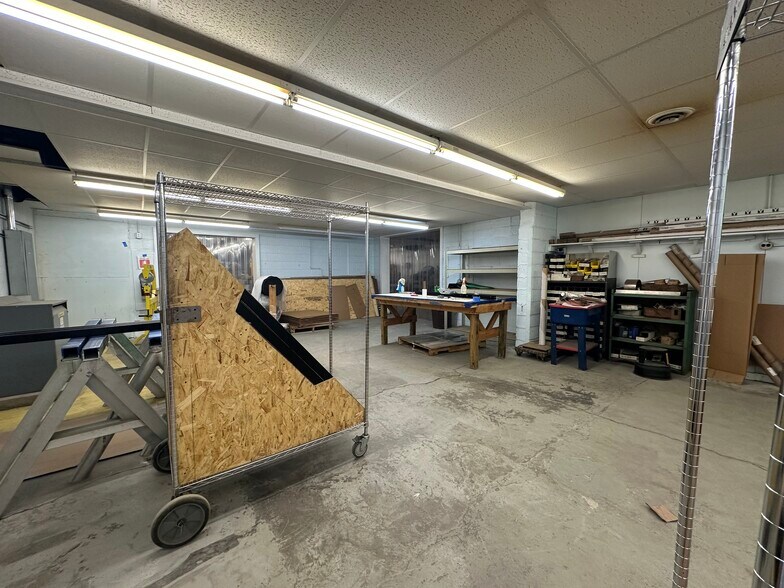 More Photos Of 1035-1037 Montgomery St S, Syracuse Light Manufacturing For Sale