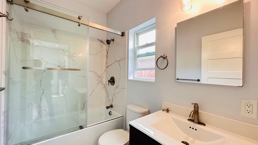 More Photos Of 1439 38th Ave, Oakland Multifamily For Sale