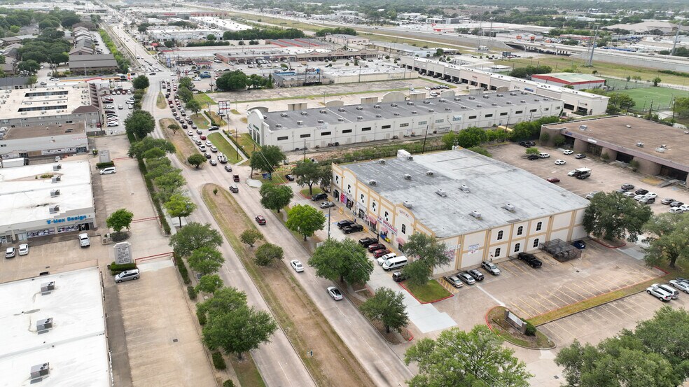 More Photos Of 7598 Harwin Dr, Houston General Retail For Sale