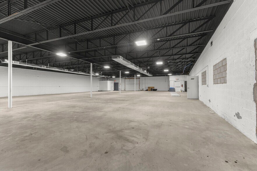 More Photos Of 1056-1060 Southfield Rd, Lincoln Park Freestanding For Lease