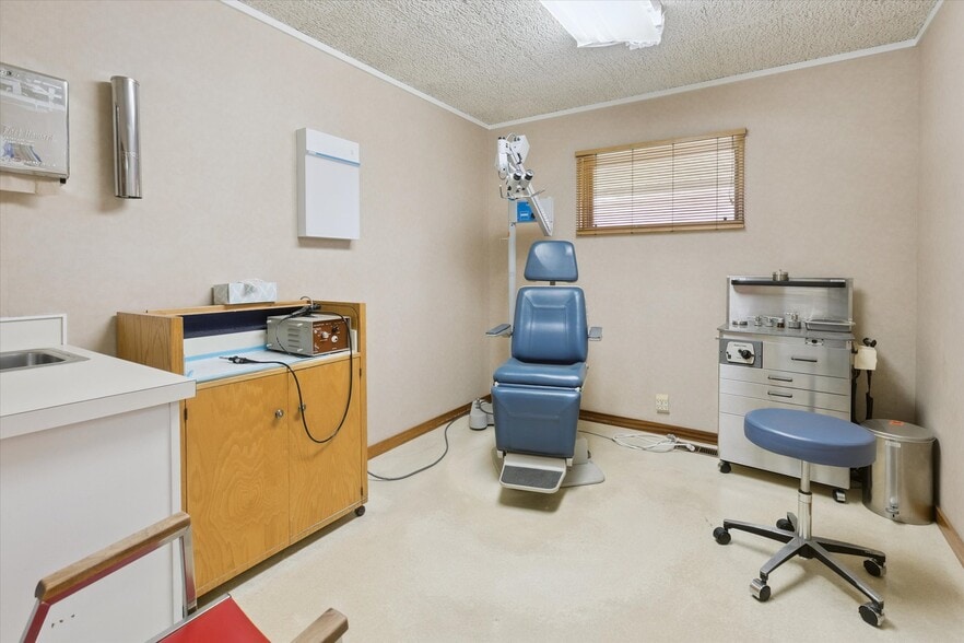 More Photos Of 1003 Mulholland St, Bay City Office For Sale