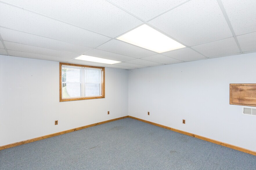 More Photos Of 131 Copenhaver St, Marion Shelter For Sale