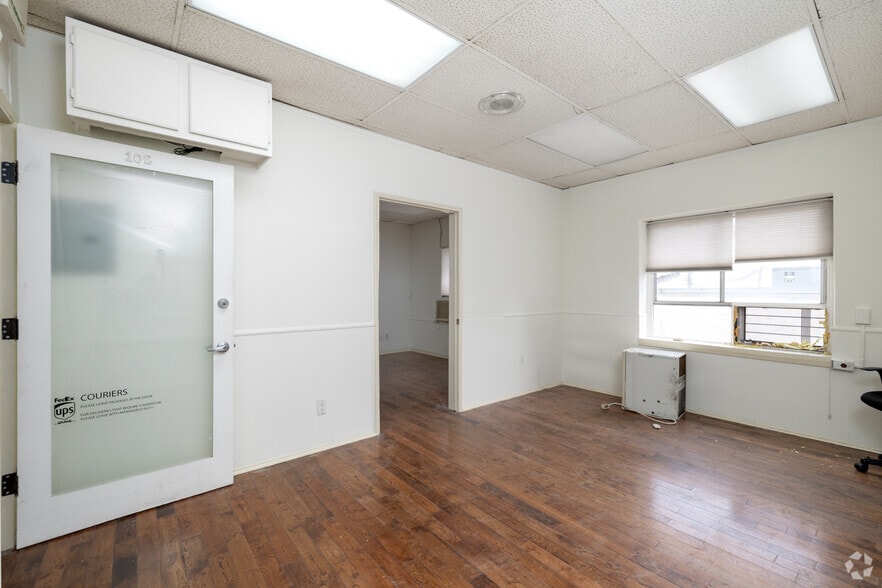 More Photos Of 8228 W Sunset Blvd, Los Angeles Office For Lease