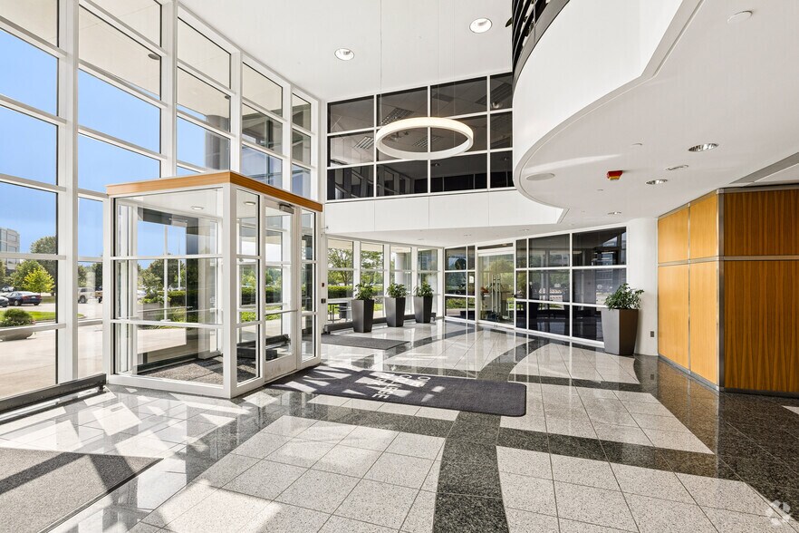More Photos Of 8910 Purdue Rd, Indianapolis Office For Sale