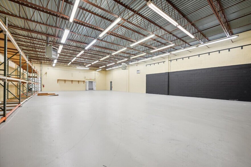 More Photos Of 906 Us Highway 22, Somerville Light Distribution For Lease