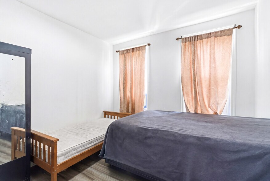 More Photos Of 204 Parkhurst St, Newark Apartments For Sale