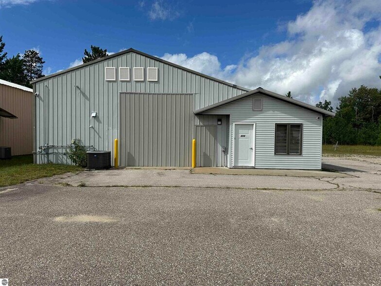 More Photos Of 315 E Dresden St, Kalkaska Warehouse For Sale