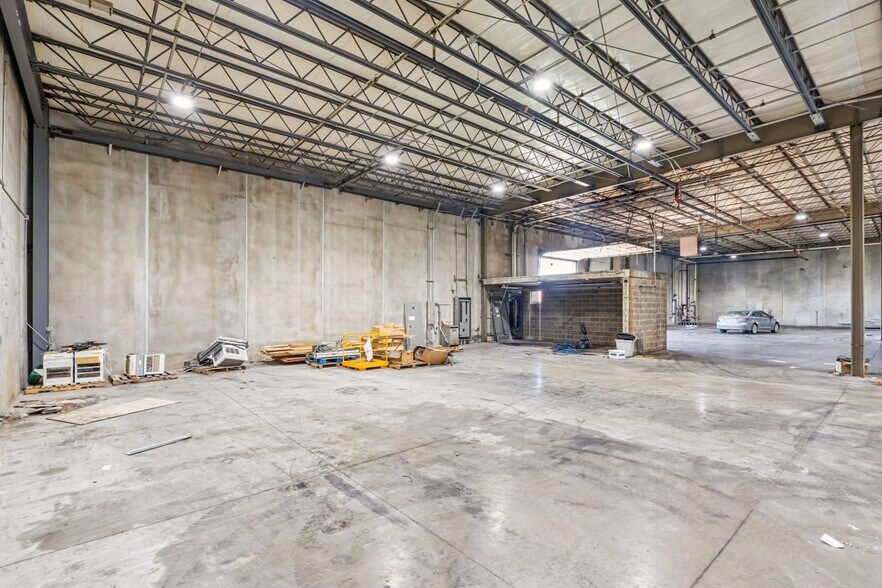 More Photos Of 701 Technology Pl, Waverly Manufacturing For Lease