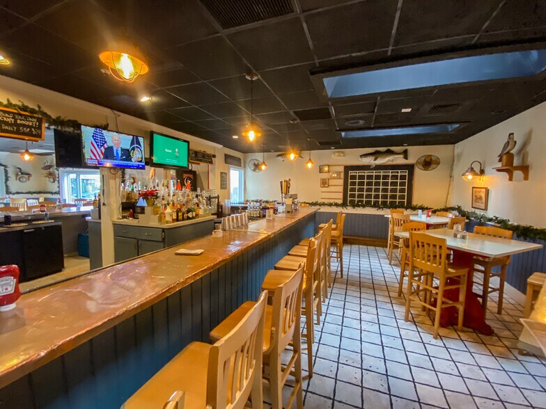 More Photos Of 14442 Solomons Island Rd, Solomons Restaurant For Lease