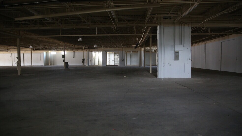 More Photos Of 845 Harrisburg Pike, Columbus Warehouse For Lease