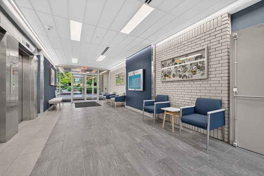 More Photos Of 6400 Clayton Rd, Richmond Heights Medical For Lease