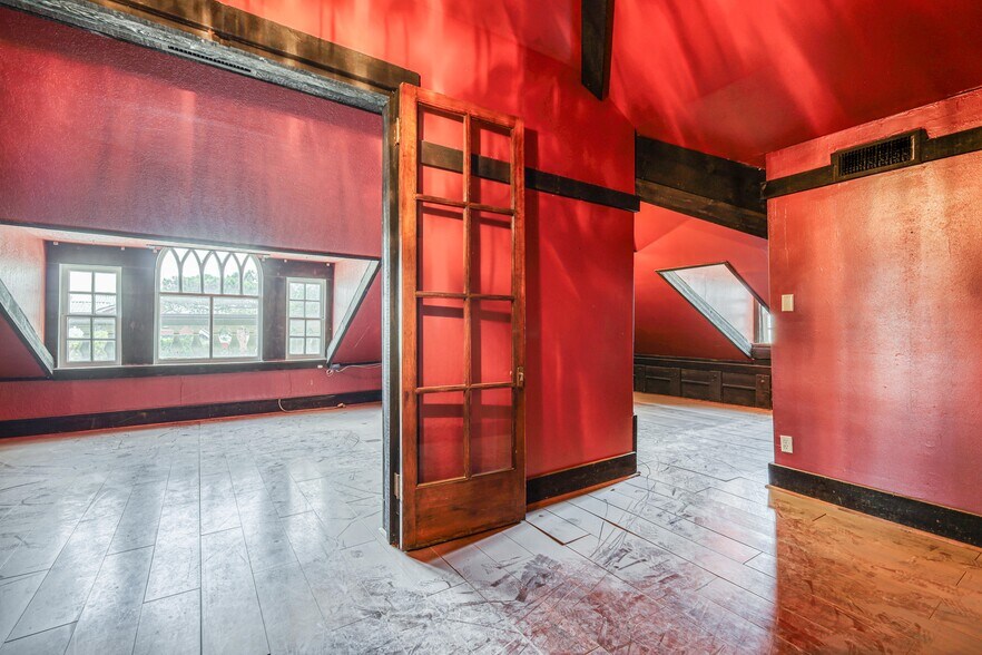 More Photos Of 1011 N Mesa St, El Paso Office For Lease
