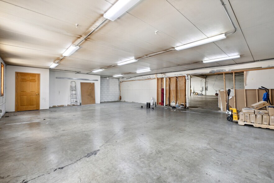 More Photos Of 3438-3446 Snelling Ave S, Minneapolis Distribution For Lease