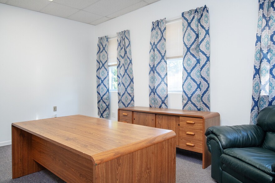 More Photos Of 50 East St, Franklin Loft Creative Space For Sale