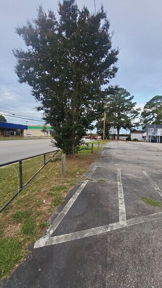 More Photos Of 1222 Tarboro St, Wilson Freestanding For Lease