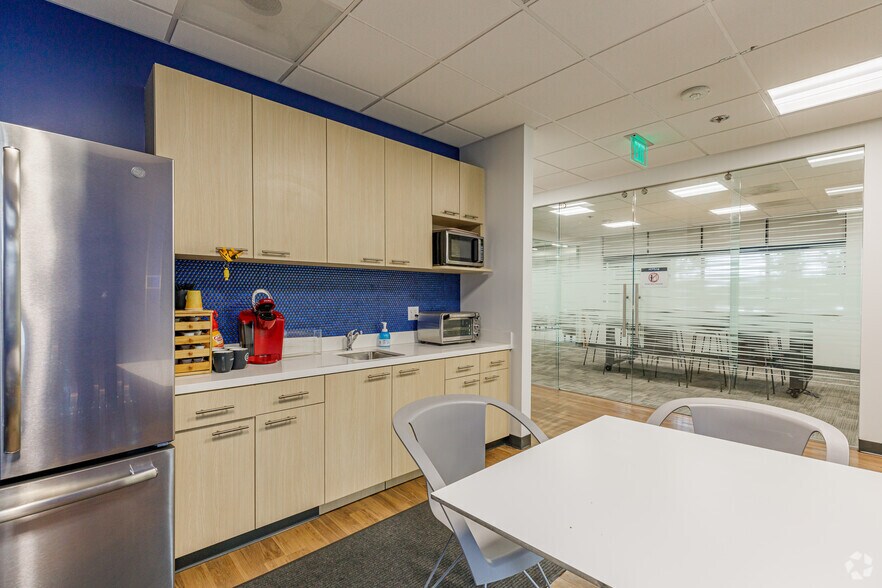 More Photos Of 11085 N Torrey Pines Rd, La Jolla Unknown For Lease