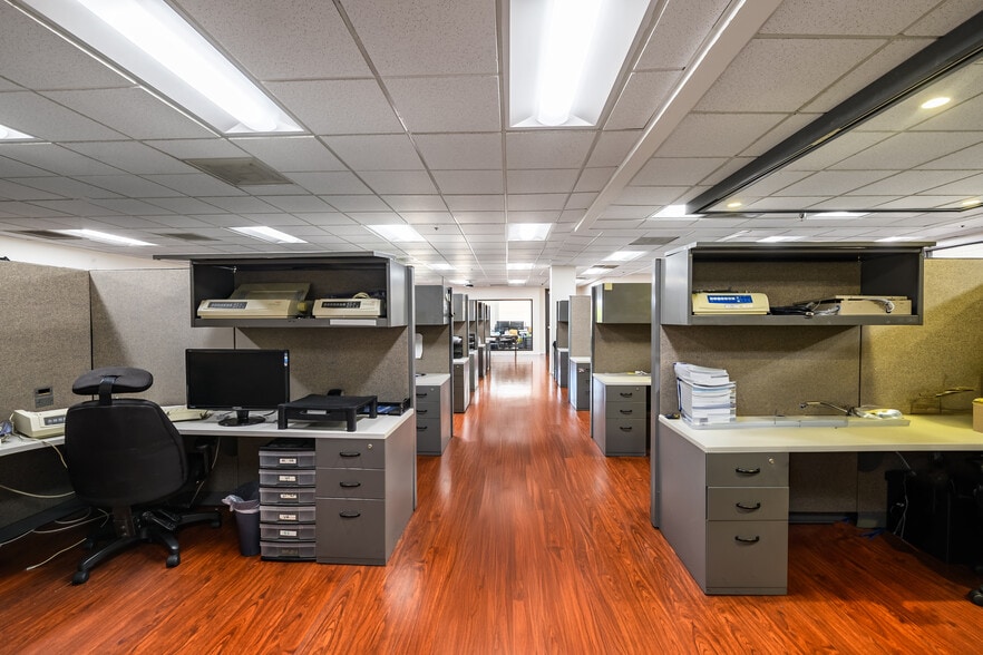 More Photos Of 7301 Topanga Canyon Blvd, Canoga Park Office For Lease