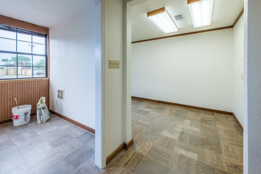 More Photos Of 415 Mountain Dr, Destin Storefront For Lease