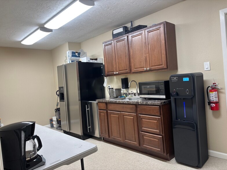 More Photos Of 4181 Magnolia St, Pearland Manufacturing For Lease