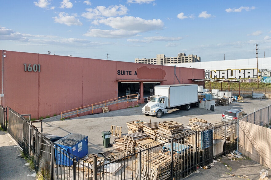 More Photos Of 1601 Perrino Pl, Los Angeles Manufacturing For Sale