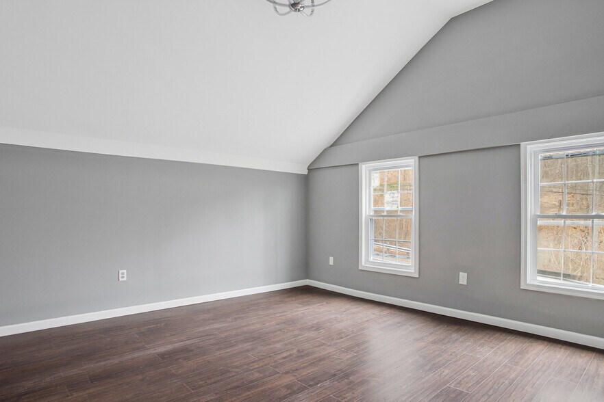 More Photos Of 14943 York Rd, Sparks Glencoe Specialty For Sale