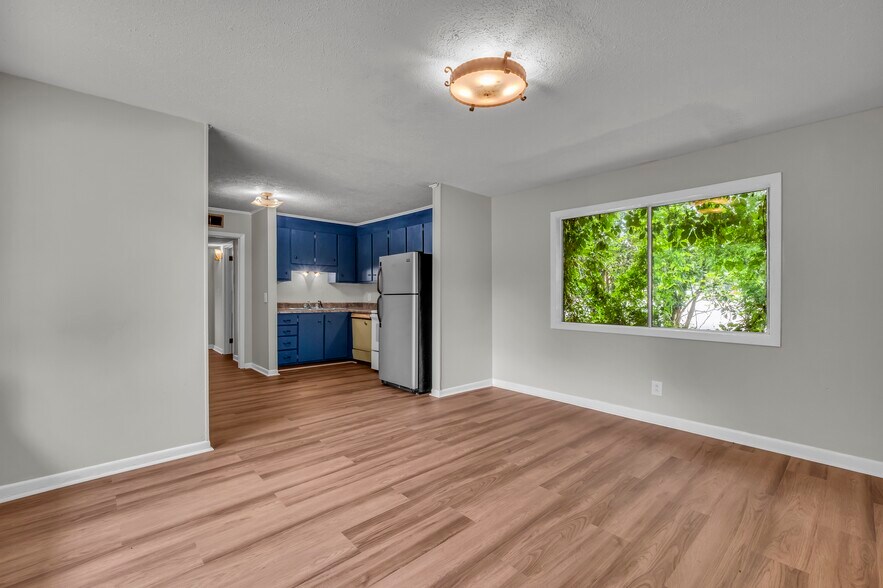 More Photos Of 102 S Browder St, Columbus Multifamily For Sale